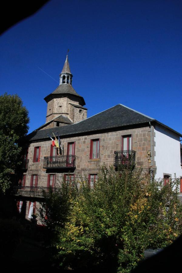 Hostellerie Du Beffroy Besse-et-Saint-Anastaise Exterior photo